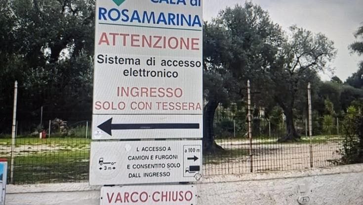 Guerra dei varchi a Rosa Marina, il giudice: “Mettete telecamere e sbarre, poi trovate un accordo”