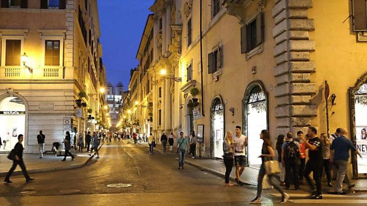 Allarme nei negozi del centro: “Se ci sono disordini, chiudete”