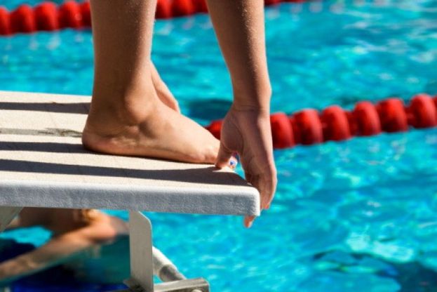 Verruche, batteri e fughi: come evitare le insidie in piscina