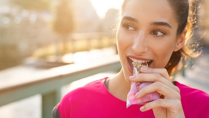 L'ascesa degli snack: gli spuntini soppiantano sempre più i pasti tradizionali