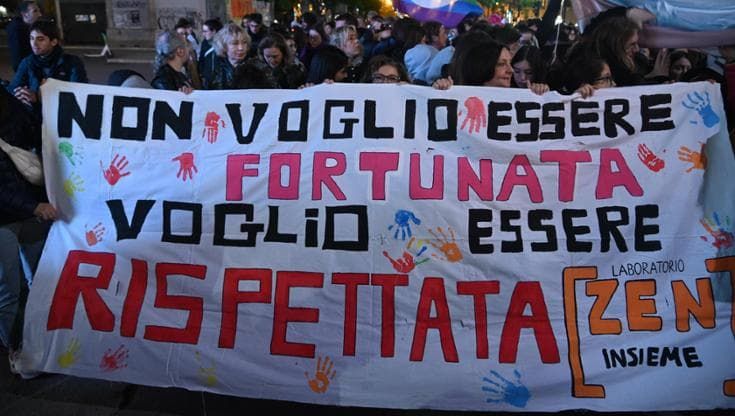 I fondi che non bastano per sostenere le case rifugio per le donne vittime di violenza