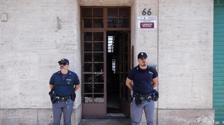 Un solo funerale per la madre suicida e la figlia assassinata