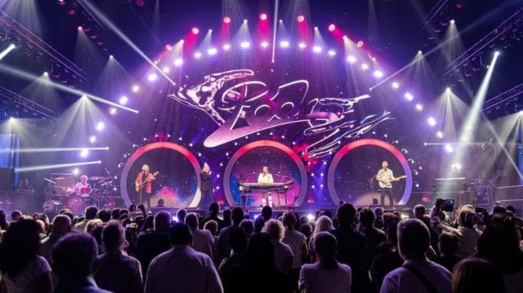Doppio concerto dei Pooh al Forum: “Sessant’anni di storia da vivere con noi sul palco”