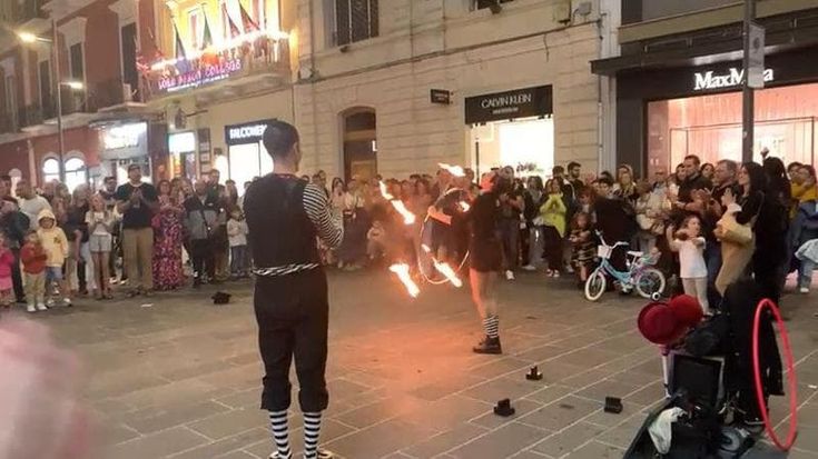 Bari, via agli esposti contro i musicisti di strada: “Disturbano”