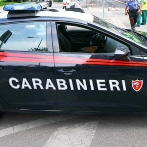 Roma, sorpreso ubriaco alla guida sulla Colombo: aggredisce carabinieri. Arrestato tassista