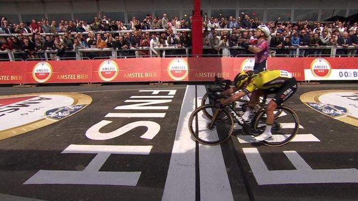 Amstel femminile, Wiebes esulta troppo presto, vince Vos. 5ª Longo Borghini