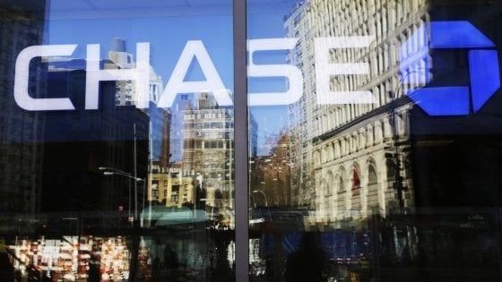 Canada, Chase Bank cancella tutti i debiti delle carte di credito dei clienti: "Un regalo"