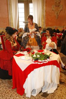 Torino. Tè e pasticcini al castello