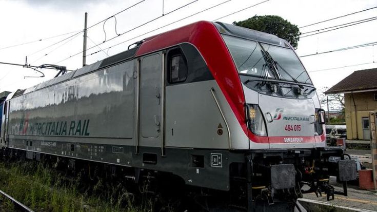 Macchinista di Mercitalia travolto e ucciso da un treno nel Reggiano. Era a fine turno
