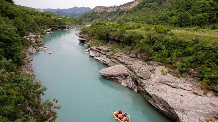 Lungo la Vjosa, nel cuore selvaggio dell’Albania