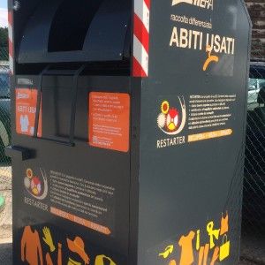 Cambiano i bidoniper la raccolta di abiti usati
