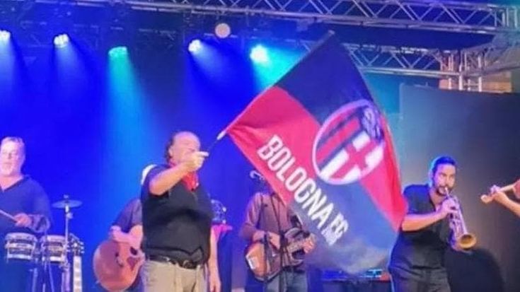 Tifo rossoblù, Cisco si iscrive al club che canta Bella ciao
