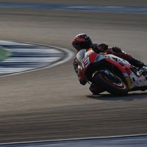MotoGp, test Buriram: Marquez per i 25 anni si "regala" il record della pista, attardato Rossi