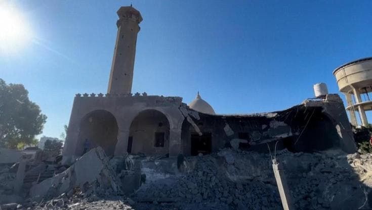 Gaza, raid israeliano contro un deposito di armi: colpita una moschea