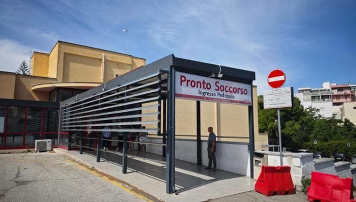 Ambulanze in coda e medici allo stremo, scontro FdI sui pronto soccorso: caos a Monopoli e Brindisi