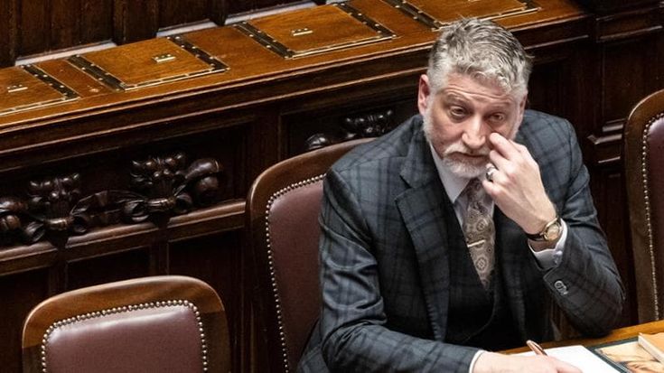 Giuli taglia i fondi ai grandi festival musicali per finanziare il decreto sulle accise: è polemica