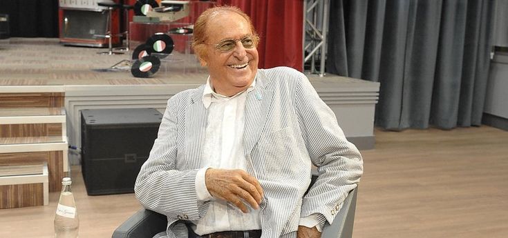 Renzo Arbore, gli 80 anni del re della televisione intelligente