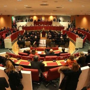Consiglio Liguria boccia reddito cittadinanza del M5S 