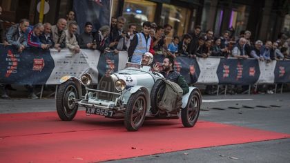 La Mille Miglia passa da Roma, via Veneto invasa dalla corsa più bella del mondo