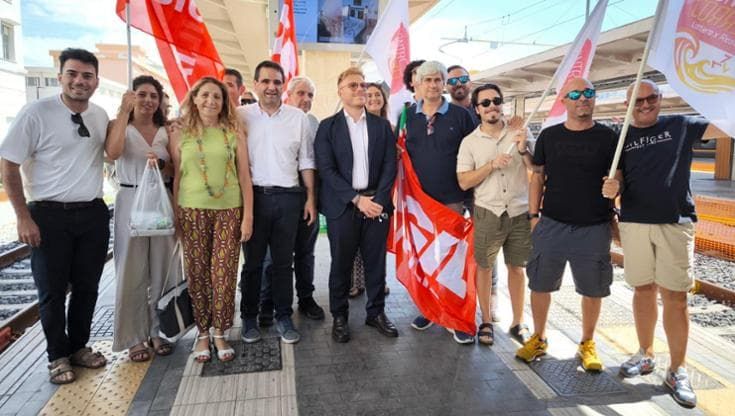 Sicilia Express, 24 ore di viaggio per fuorisede e turisti. La Vardera: “Uno spot da 200 mila euro”