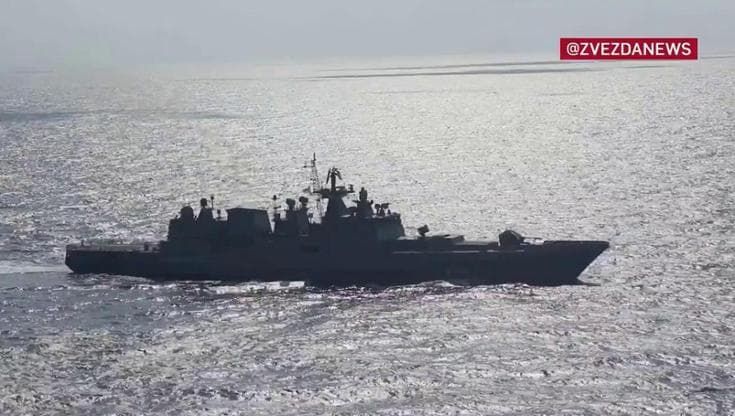 Prove di battaglia navale nel Mediterraneo: la flotta russa mostra i muscoli