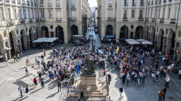 Centrodestra tutto Sì Tav, ma in piazza sono 300. Cirio: “Noi, un presidio”
