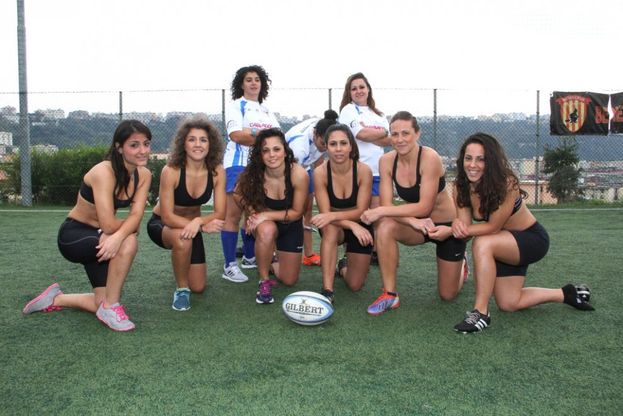 Rugby, le donne del Benevento in posa per autofinanziarsi