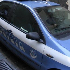 Roma, traffico internazionale di stupefacenti a Ostia. Eseguite 12 misure cautelari: presa la 'regina' della neve