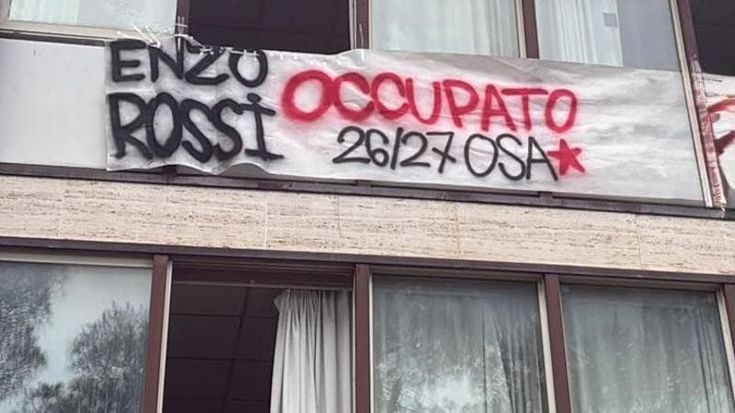 Occupato l’artistico Enzo Rossi di Santa Maria del Soccorso. “No alla scuola-caserma”