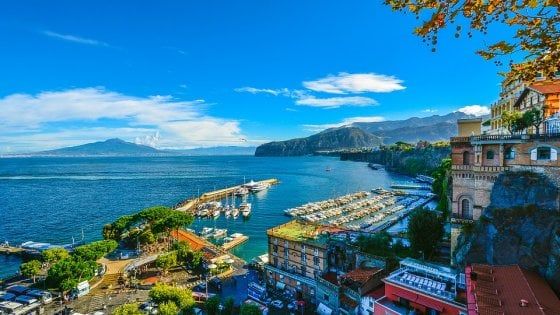 Tra limoni, fiordilatte e pesce, in tavola tutti i profumi e i sapori della costiera Sorrentina