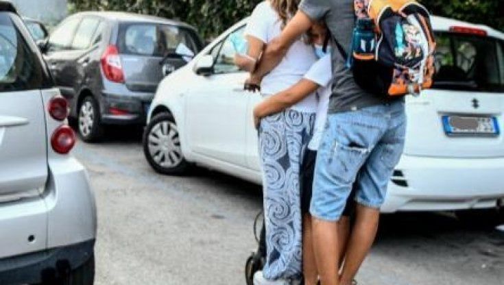 Trasporta due figli minori sul monopattino elettrico: sanzionato dalla municipale a Parma