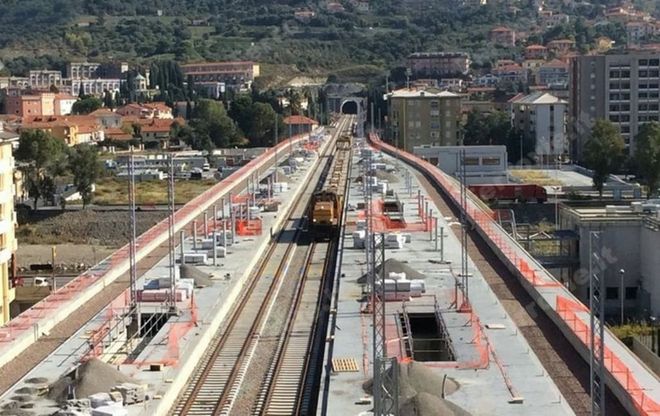 Treni in Liguria, l'ultima beffa: un'altra estate senza raddoppio a Ponente