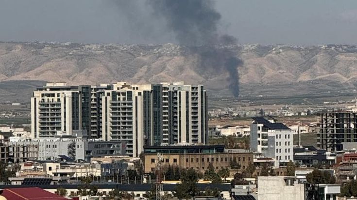 A Erbil, dopo l’attacco alla base degli italiani: colonne di fumo e paura