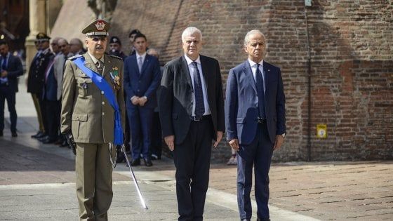 Bologna, il ministro Galletti: "No alla paura, il concerto di Bosso dedicato alle vittime del terrorismo"