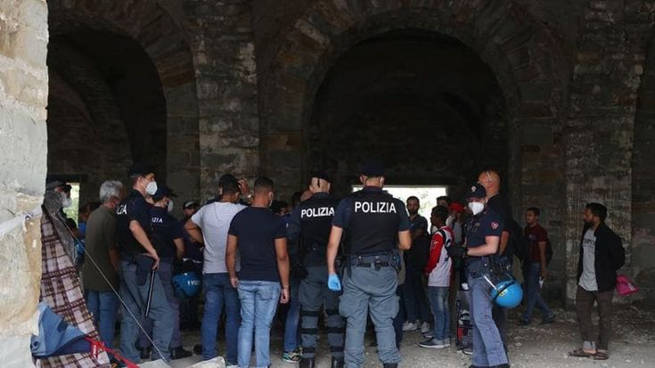 Migranti, blitz delle forze dell’ordine al Silos di Trieste