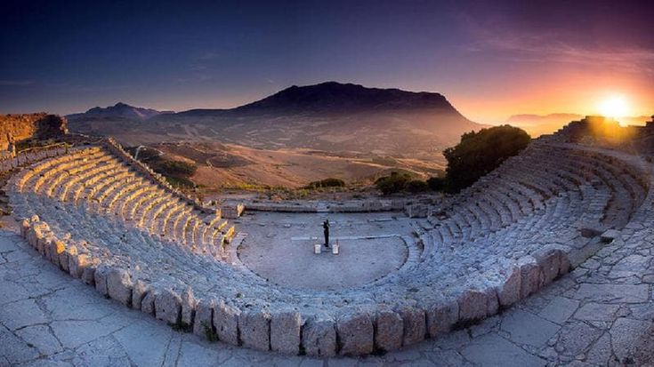 Le albe teatrali: il sole va in scena nei luoghi del mito