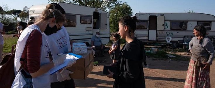 Roma, emergenza campi rom: "Così la pandemia ha aggravato pregiudizi, odio e disagio sociale"