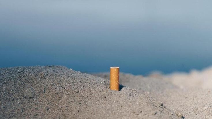 A Ostia non si potrà più fumare in spiaggia: ecco il divieto balneare che a Roma unisce Pd e 5S