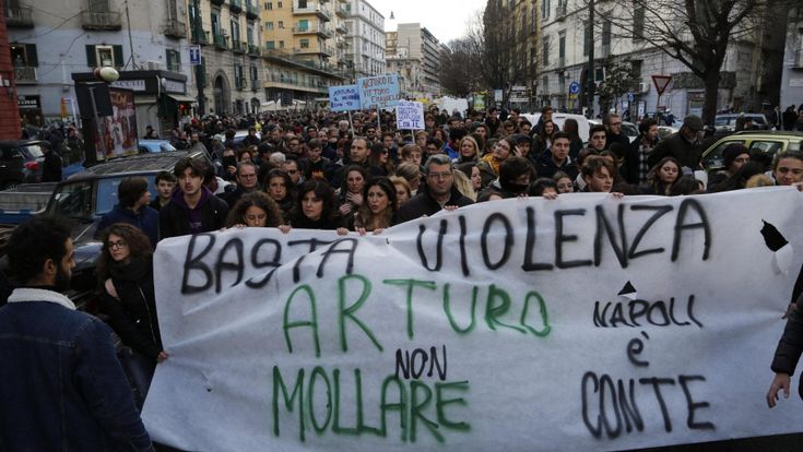 La violenza dei ragazzi dimenticati di Napoli