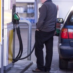 Carburanti meno cari alla pompa: Eni, Ip ed Esso ritoccano i prezzi