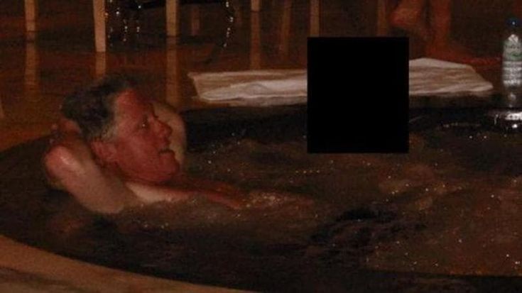 Epstein, Clinton al Congresso: “Non ho fatto sesso con la ragazza nella vasca. Sbagliato chiamare Hillary”