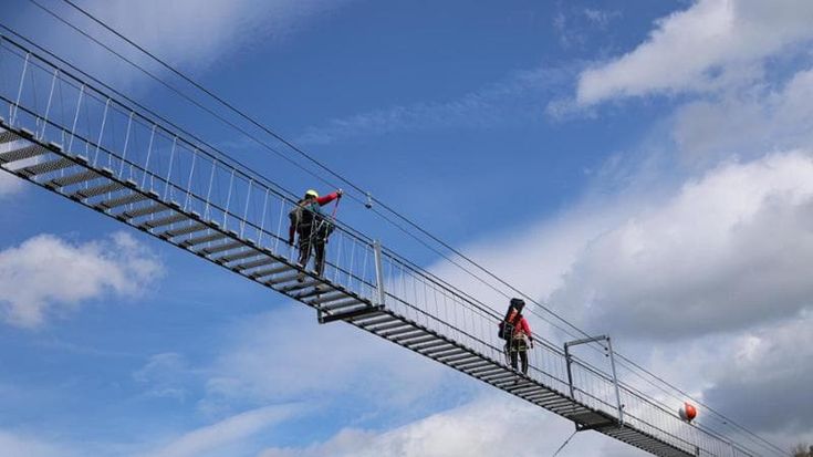 Umbria, a Sellano, in Valnerina il ponte tibetano più alto d'Europa