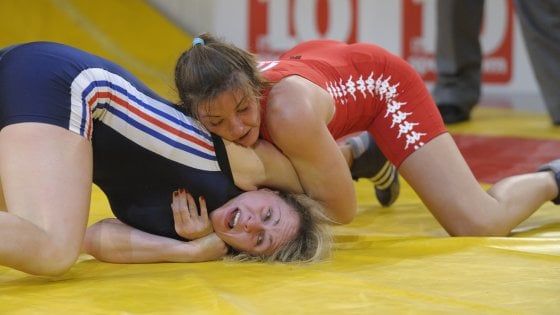 Bari, la lotta libera è al femminile: il titolo italiano tra Maria e Annarita è un derby cittadino