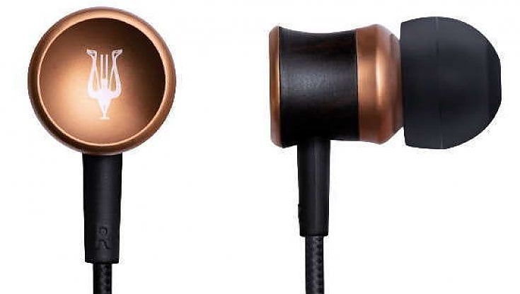 Tornano di moda i “vecchi” auricolari con il filo. Perché è tutta un’altra musica 