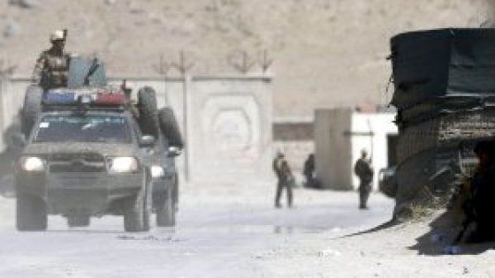 Suicidio di un ufficiale a Kabul, la procura militare scopre truffa su fornitura di blindati: 6 indagati