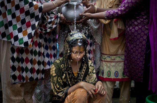 Bangladesh, il matrimonio della sposa bambina: "La più triste che abbia mai visto"