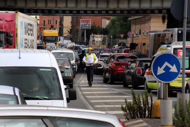 Effetto ex Ilva, paralizzato il traffico nel Ponente genovese