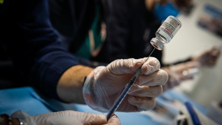 Braccio di ferro tra madre e padre sul vaccino anti Covid alla figlia di otto anni: dopo 9 mesi il giudice impone di farlo