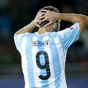 De Laurentiis: "Voglio un Napoli più italiano". Ma c'è una 'squadra' da piazzare