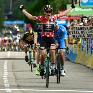 Ciclismo, Delfinato: sprint vincente di Bouwman